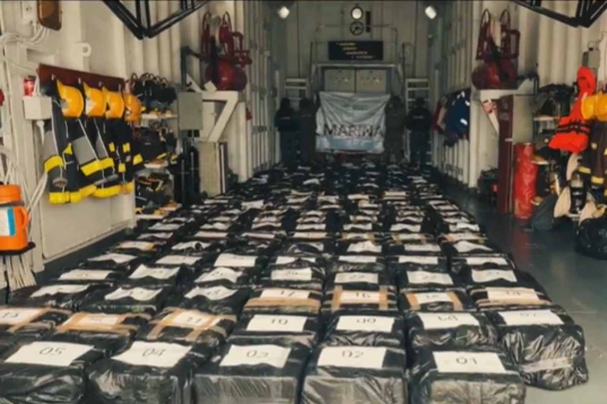 México y EU decomisan toneladas de presunta cocaína en operación binacional en el Pacífico