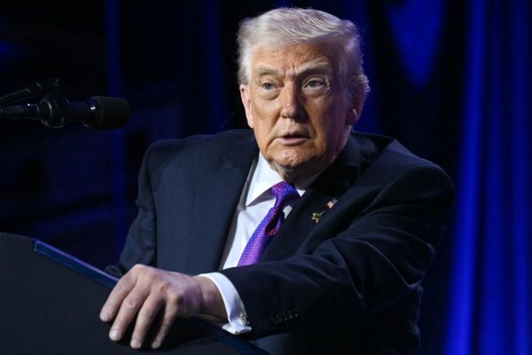 Trump usa imágenes manipuladas para atacar a los Obama y revive teorías de fraude electoral