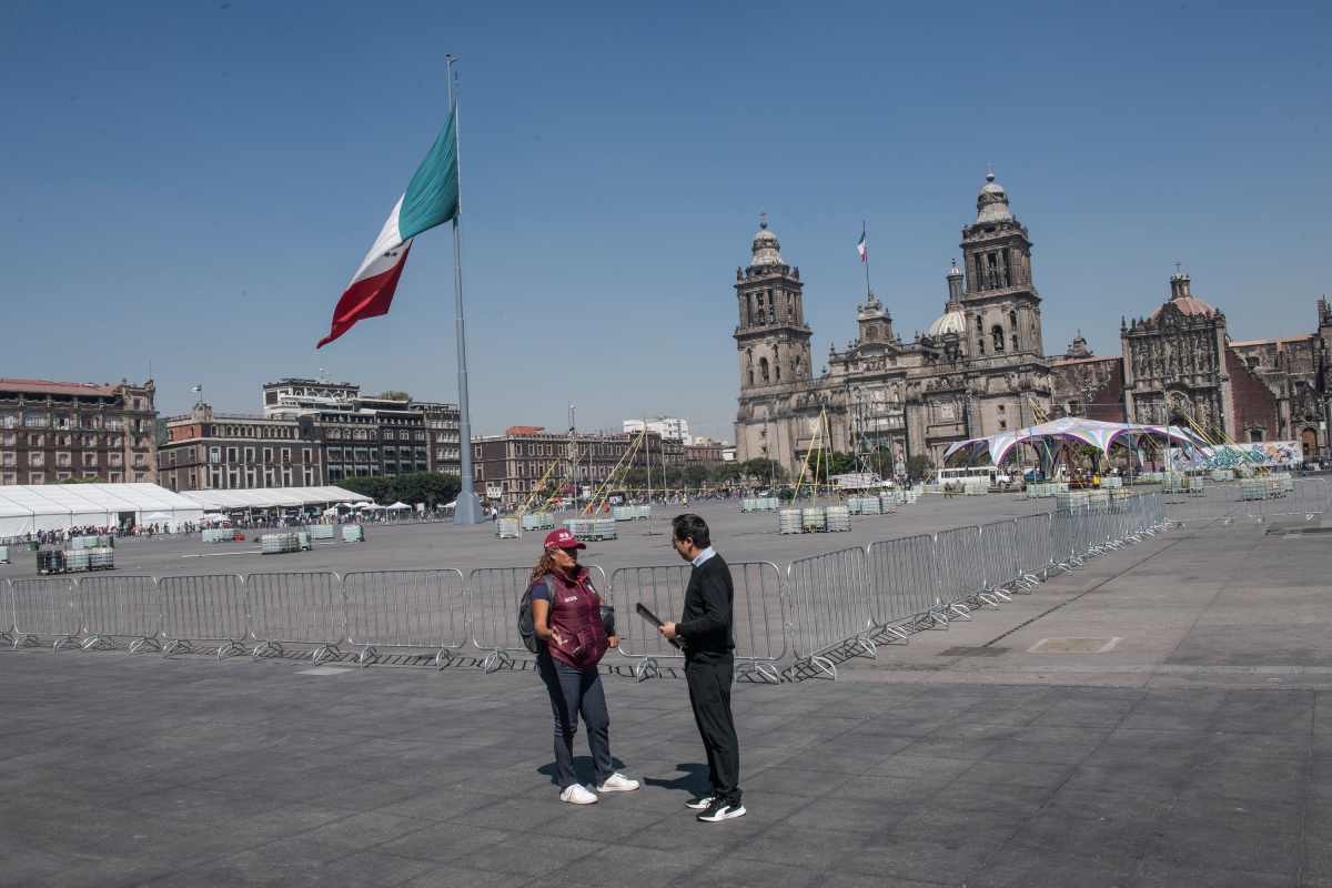 CDMX peatonaliza el Zócalo, pero lo cerca y prohíbe el libre tránsito de los visitantes