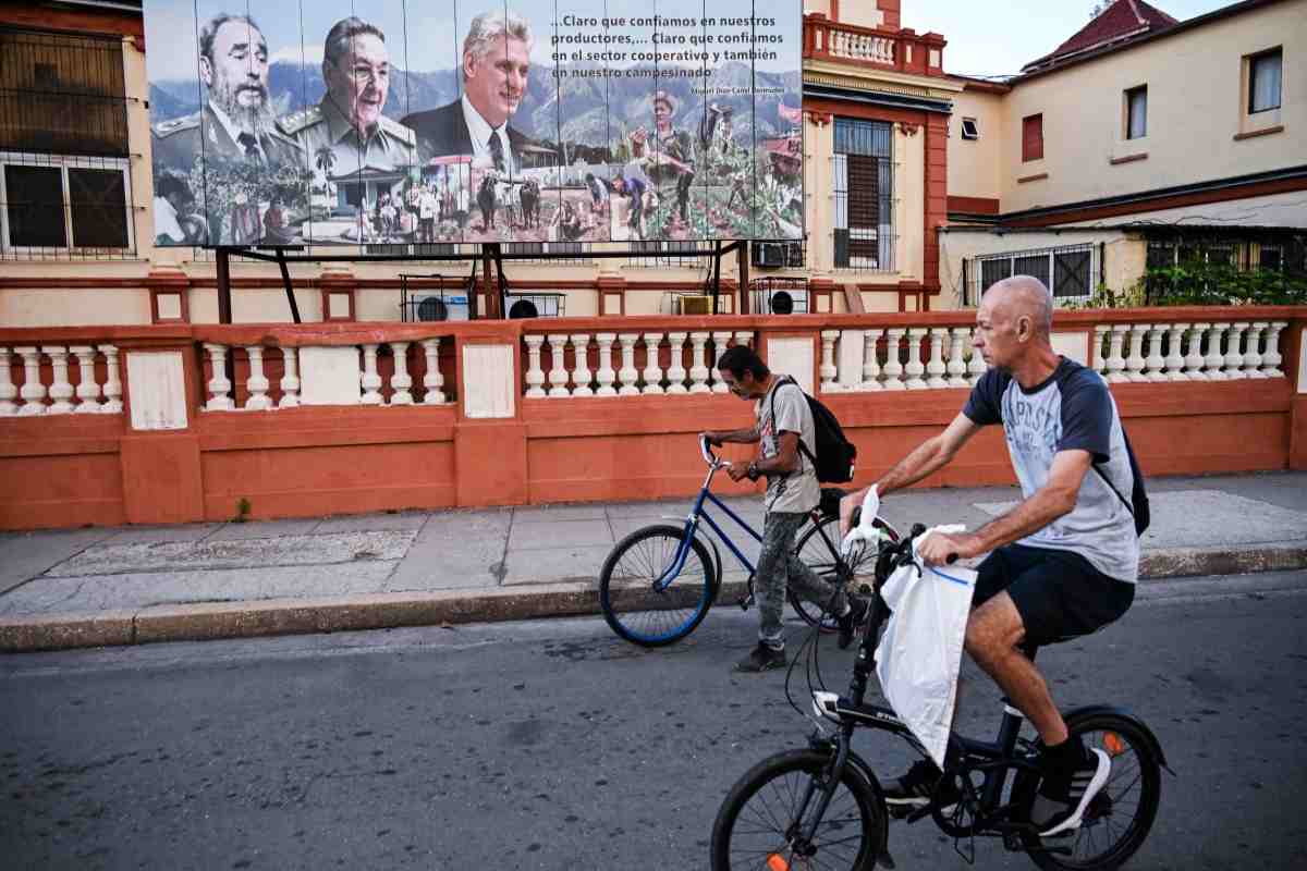 Cuba abre su economía a empresas privadas por primera vez en 70 años