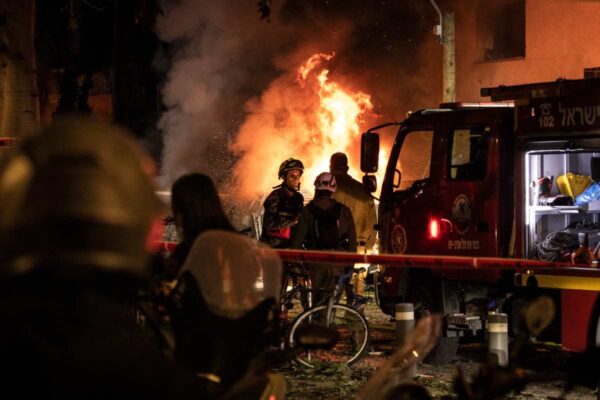 EU pierde sus primeros militares tras bombardear Irán; la república islámica multiplica represalias