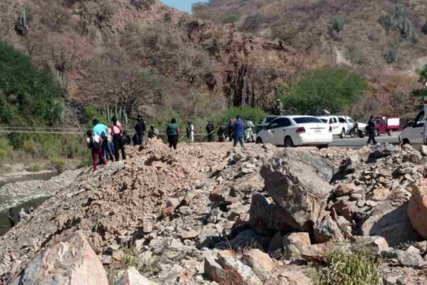 Hallan cuatro cuerpos a orillas de la carretera Tlapa-Metlatónoc, en La Montaña de Guerrero