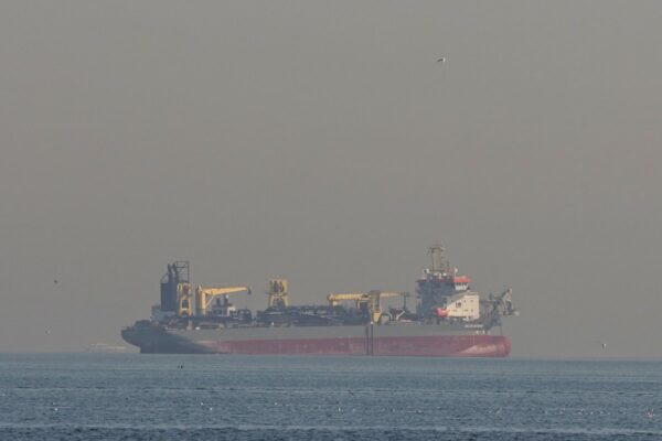 La OPEP+ aumenta su producción de petróleo más de lo previsto ante la guerra en Irán