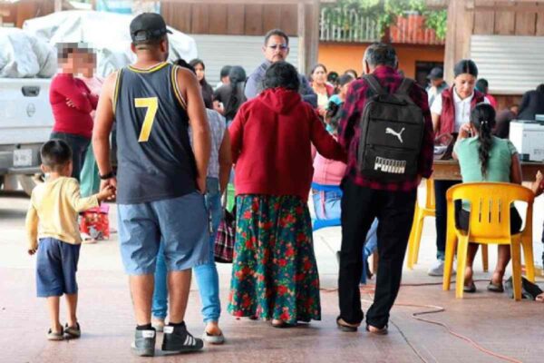 Pobladores de San Juan Mazatlán, Oaxaca, denuncian sitio de grupo armado por conflicto agrario